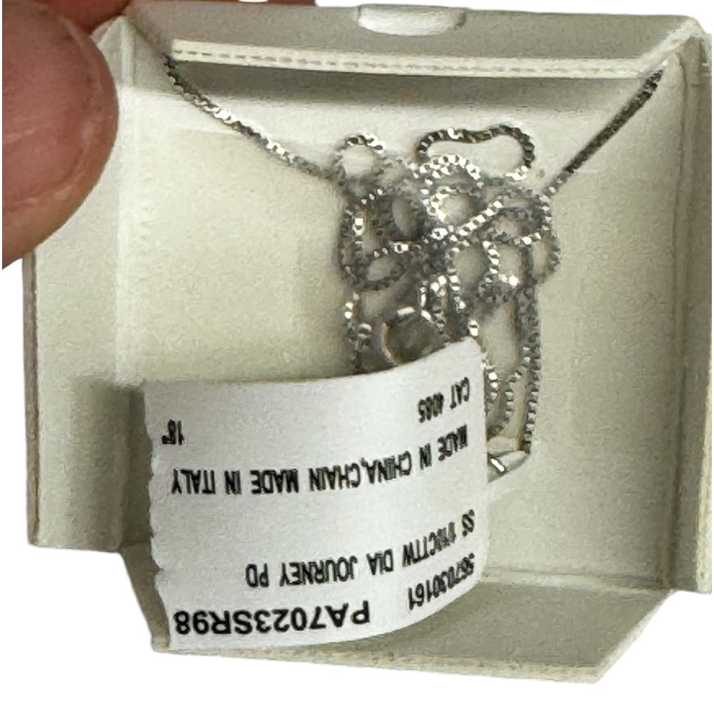 Nwt 1/10 CTTW genuine diamond sterling silver necklace in box - Picture 4 of 12